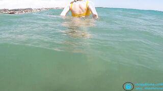 Cougar With Huge Titties Masturbates Inside The Sea