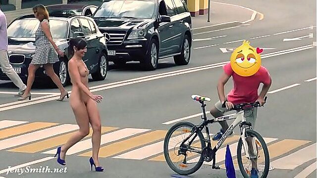 Voyeur Vid Of Jeny Undressing In Public