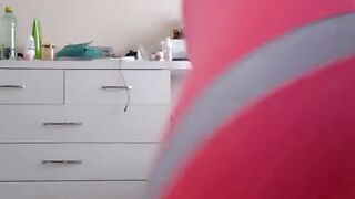 Hot Girl Dances And Twerk Her Big Ass On A Tight Gym Legging With Brazilian Funk