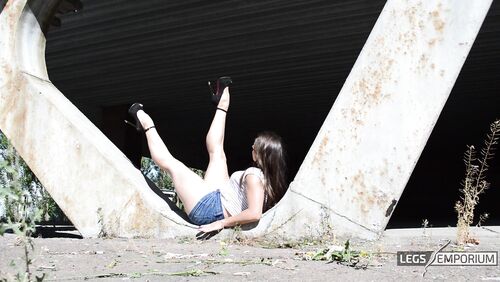 Alina - Strong Legs In The V
