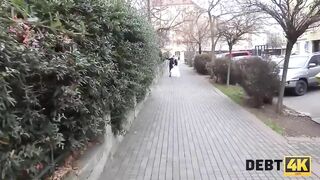 Debt4K. La Sposa Ceca Claudia Macc Scopata Davanti Al Suo Sposo Sconvolto